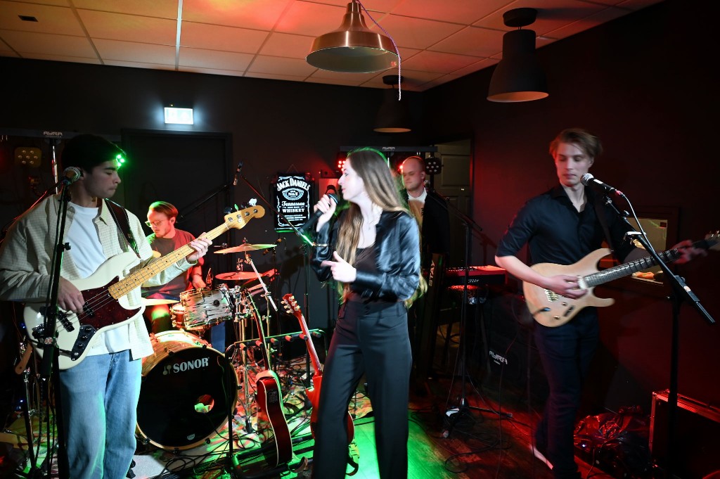 ../Images/10 jaar Ro's Barbershop 061.jpg